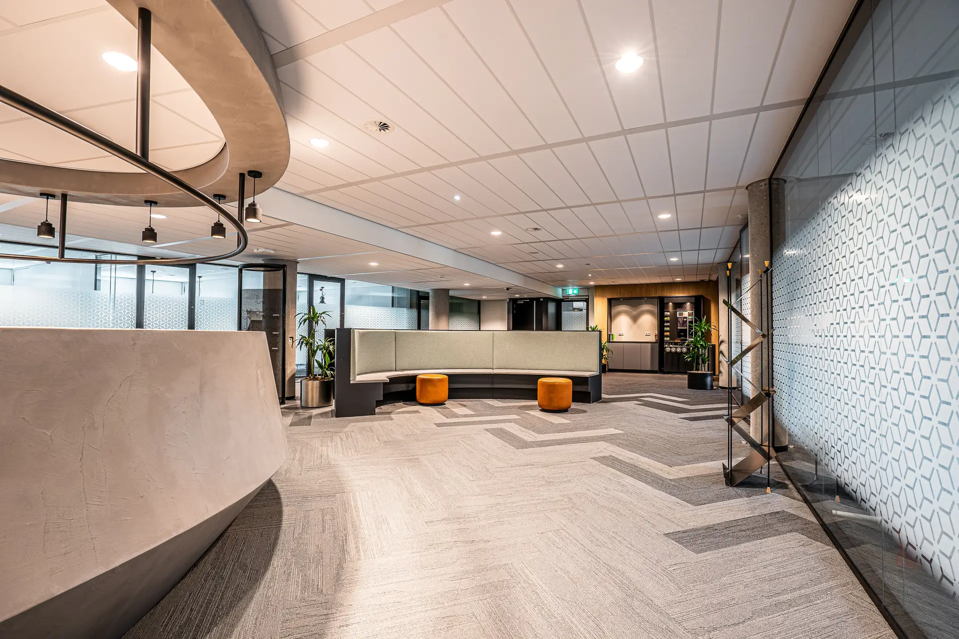 Neoeriinn Reviewer Office Lobby